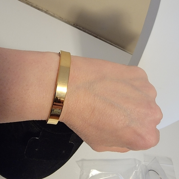 Good As Gold Cuff Bracelet Gold Tone Crystal Ends Spade Mark - Picture 3 of 10